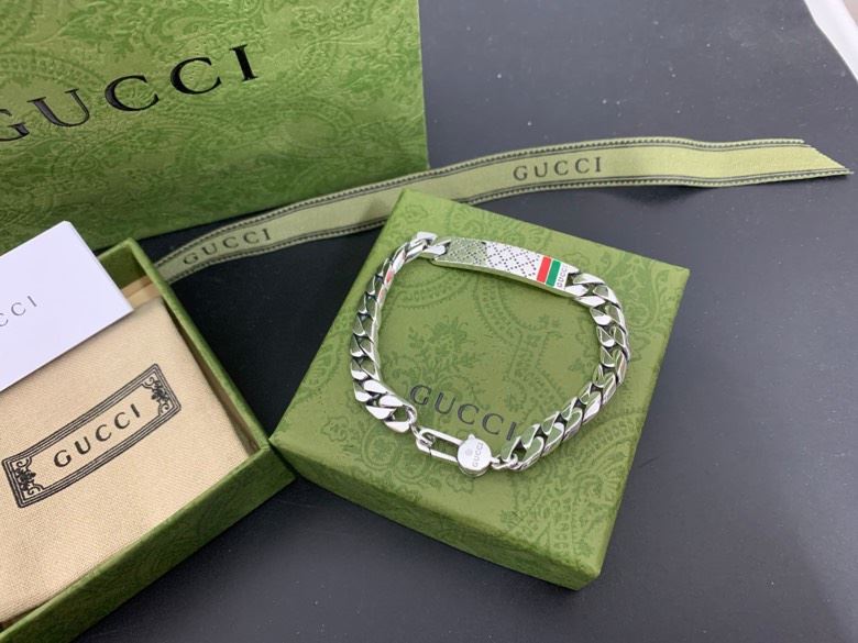 G*u*i bracelets